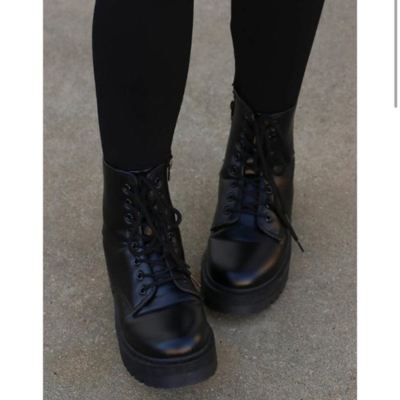 Black platform combat lug boots - Picture 2 of 8